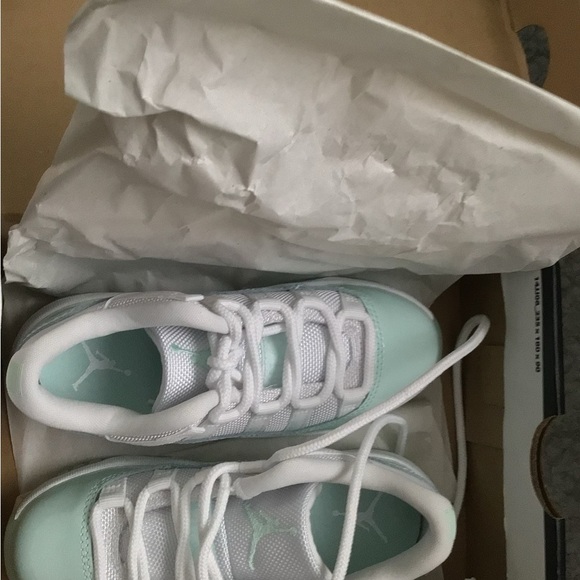 Jordan Kids Retro 11 Sneakers in Mint Green and White - Picture 3 of 6